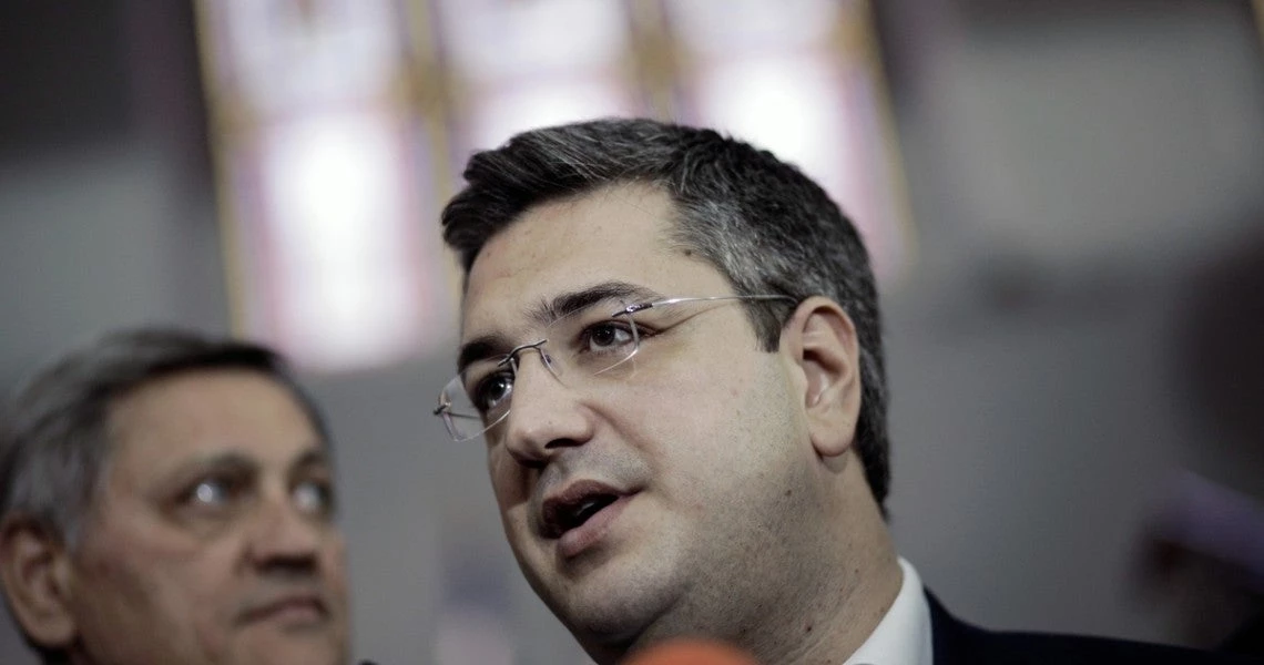 Τζιτζικώστας κατά Τσίπρα: Η δημοκρατία δεν είναι γραβάτα να τη φοράς όποτε βολεύει